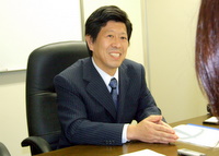 千代田区　税理士　にいむら会計事務所の新村貢一先生を取材！！　写真