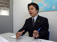千代田区　行政書士　BOC行政法務事務所の小野義則先生を取材！！　写真