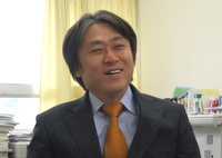 中央区　税理士　行政書士　サイバークルー株式会社の横山禎一先生を取材！！　写真